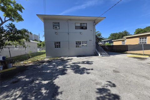 Propiedad comercial en venta en Miami, Florida, 414.34 m2 № 1977247 - foto 1