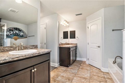 House in Spring Hill, Florida 4 bedrooms, 185.62 sq.m. № 1876463 - photo 25