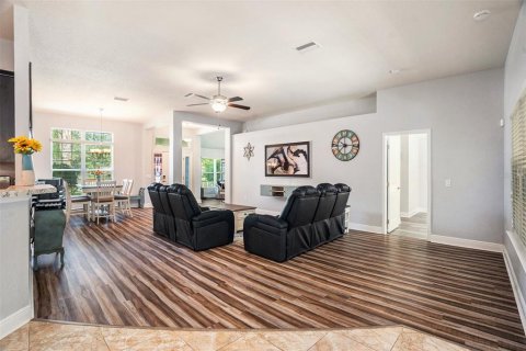 House in Spring Hill, Florida 4 bedrooms, 185.62 sq.m. № 1876463 - photo 12