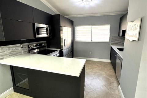 Condominio en alquiler en Hialeah, Florida, 2 dormitorios, 85.93 m2 № 1956505 - foto 5