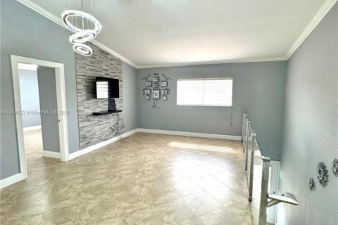 Condominio en alquiler en Hialeah, Florida, 2 dormitorios, 85.93 m2 № 1956505 - foto 3