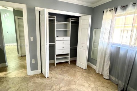 Condominio en alquiler en Hialeah, Florida, 2 dormitorios, 85.93 m2 № 1956505 - foto 9