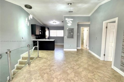 Condominio en alquiler en Hialeah, Florida, 2 dormitorios, 85.93 m2 № 1956505 - foto 4