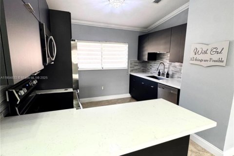 Condominio en alquiler en Hialeah, Florida, 2 dormitorios, 85.93 m2 № 1956505 - foto 6