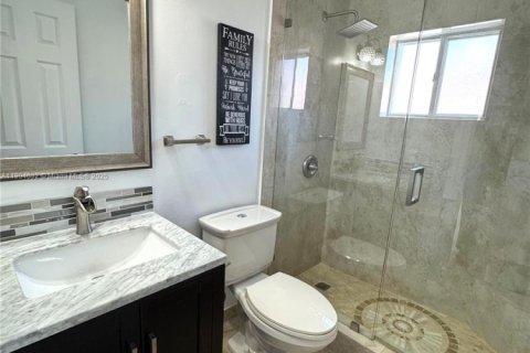 Condominio en alquiler en Hialeah, Florida, 2 dormitorios, 85.93 m2 № 1956505 - foto 11