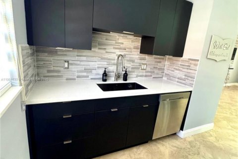 Condominio en alquiler en Hialeah, Florida, 2 dormitorios, 85.93 m2 № 1956505 - foto 7