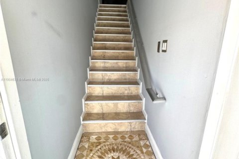 Condominio en alquiler en Hialeah, Florida, 2 dormitorios, 85.93 m2 № 1956505 - foto 2