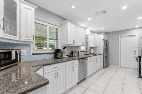 House in Seminole, Florida 4 bedrooms, 224.64 sq.m. № 1904009 - photo 5