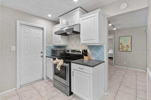 House in Seminole, Florida 4 bedrooms, 224.64 sq.m. № 1904009 - photo 8