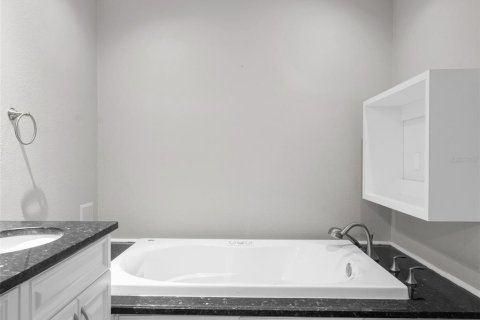 House in Seminole, Florida 4 bedrooms, 224.64 sq.m. № 1904009 - photo 26