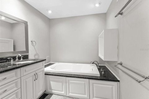 House in Seminole, Florida 4 bedrooms, 224.64 sq.m. № 1904009 - photo 25