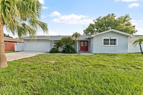 House in Seminole, Florida 4 bedrooms, 224.64 sq.m. № 1904009 - photo 2