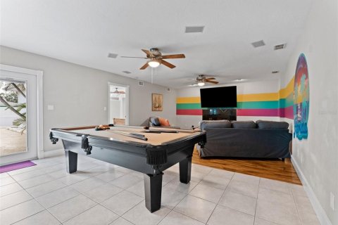 House in Seminole, Florida 4 bedrooms, 224.64 sq.m. № 1904009 - photo 16