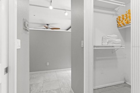 House in Seminole, Florida 4 bedrooms, 224.64 sq.m. № 1904009 - photo 28