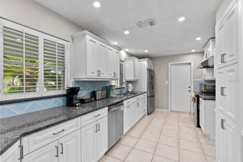 House in Seminole, Florida 4 bedrooms, 224.64 sq.m. № 1904009 - photo 4