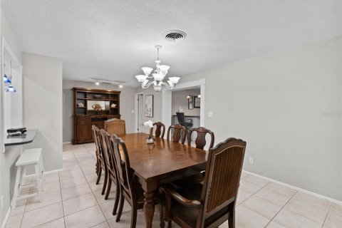 House in Seminole, Florida 4 bedrooms, 224.64 sq.m. № 1904009 - photo 14