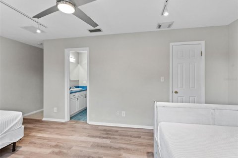 House in Seminole, Florida 4 bedrooms, 224.64 sq.m. № 1904009 - photo 30