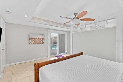 House in Seminole, Florida 4 bedrooms, 224.64 sq.m. № 1904009 - photo 23