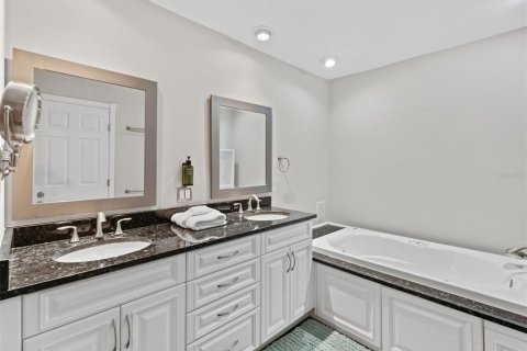 House in Seminole, Florida 4 bedrooms, 224.64 sq.m. № 1904009 - photo 24