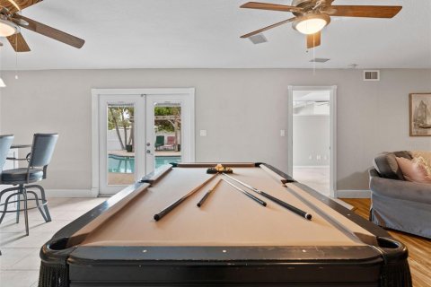 House in Seminole, Florida 4 bedrooms, 224.64 sq.m. № 1904009 - photo 17