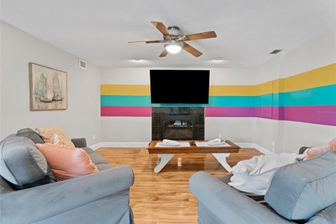 House in Seminole, Florida 4 bedrooms, 224.64 sq.m. № 1904009 - photo 18