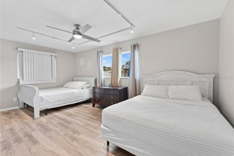 House in Seminole, Florida 4 bedrooms, 224.64 sq.m. № 1904009 - photo 29