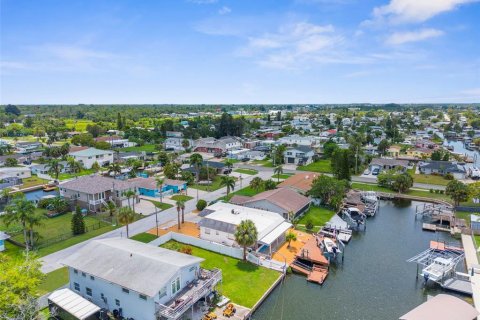 House in Hudson, Florida 2 bedrooms, 87.33 sq.m. № 1883477 - photo 4