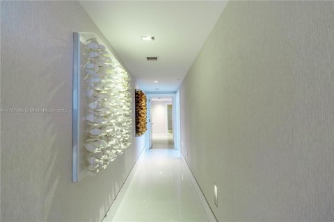 Купить кондоминиум в Санни-Айлс-Бич, Флорида 4 спальни, 230.86м2, № 1715761 - фото 24