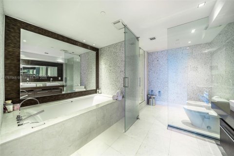 Купить кондоминиум в Санни-Айлс-Бич, Флорида 4 спальни, 230.86м2, № 1715761 - фото 20