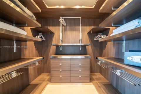 Купить кондоминиум в Санни-Айлс-Бич, Флорида 4 спальни, 230.86м2, № 1715761 - фото 17