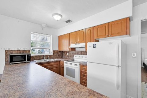 Снять в аренду квартиру в Холливуд, Флорида 1 спальня, 83.61м2, № 2051390 - фото 16