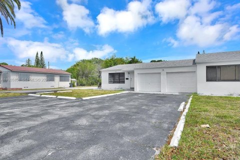 Снять в аренду квартиру в Холливуд, Флорида 1 спальня, 83.61м2, № 2051390 - фото 9