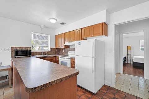 Снять в аренду квартиру в Холливуд, Флорида 1 спальня, 83.61м2, № 2051390 - фото 15