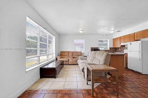 Снять в аренду квартиру в Холливуд, Флорида 1 спальня, 83.61м2, № 2051390 - фото 11