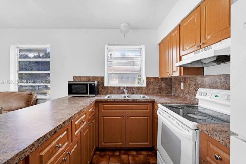 Снять в аренду квартиру в Холливуд, Флорида 1 спальня, 83.61м2, № 2051390 - фото 17