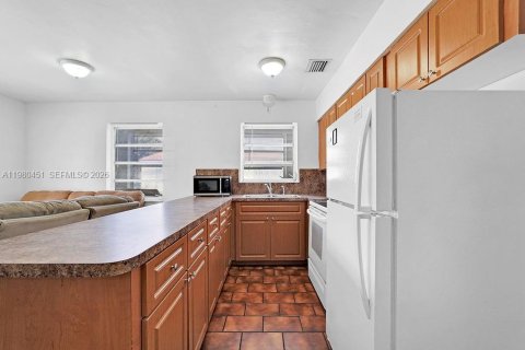 Снять в аренду квартиру в Холливуд, Флорида 1 спальня, 83.61м2, № 2051390 - фото 14