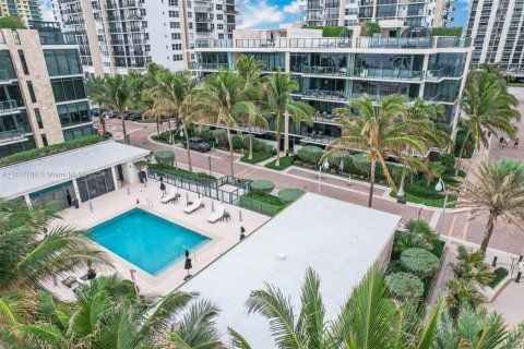Condo in Hollywood, Florida, 3 bedrooms  № 1729790 - photo 11