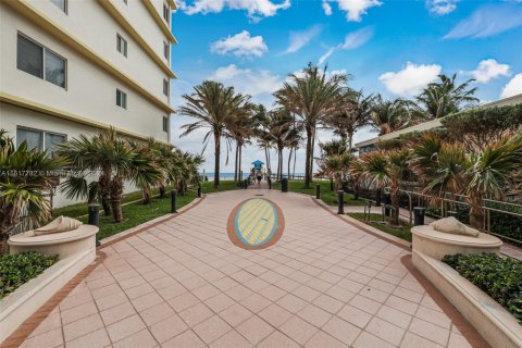 Condo in Hollywood, Florida, 3 bedrooms  № 1729790 - photo 6