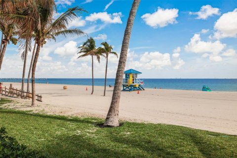 Condo in Hollywood, Florida, 3 bedrooms  № 1729790 - photo 5