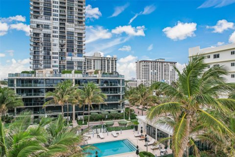 Condo in Hollywood, Florida, 3 bedrooms  № 1729790 - photo 20
