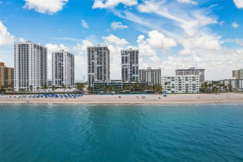 Condo in Hollywood, Florida, 3 bedrooms  № 1729790 - photo 2