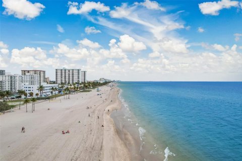Condo in Hollywood, Florida, 3 bedrooms  № 1729790 - photo 15