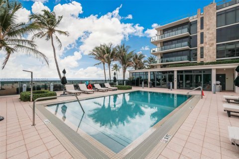 Condo in Hollywood, Florida, 3 bedrooms  № 1729790 - photo 8