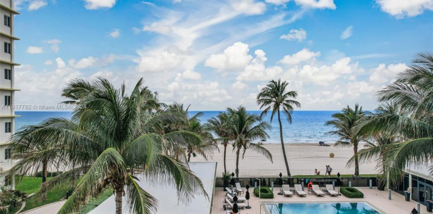 Condo in Hollywood, Florida, 3 bedrooms № 1729790
