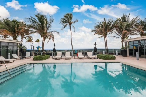 Condo in Hollywood, Florida, 3 bedrooms  № 1729790 - photo 10