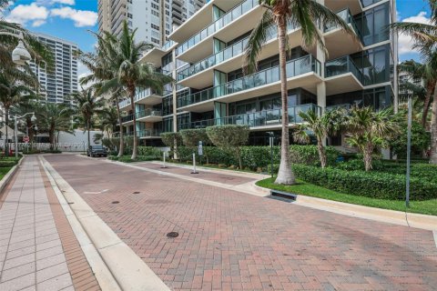 Condo in Hollywood, Florida, 3 bedrooms  № 1729790 - photo 4