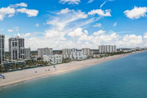 Condo in Hollywood, Florida, 3 bedrooms  № 1729790 - photo 12