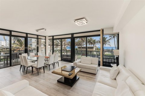 Condo in Hollywood, Florida, 3 bedrooms  № 1729790 - photo 23