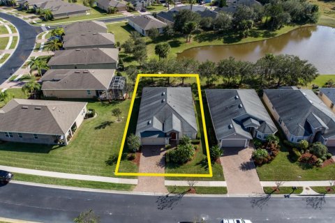 House in Palm Bay, Florida 3 bedrooms, 186.64 sq.m. № 922259 - photo 1