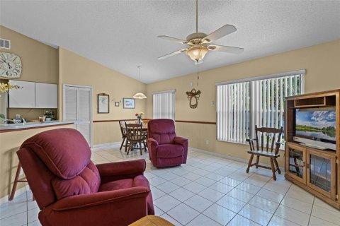 House in Orlando, Florida 3 bedrooms, 144.37 sq.m. № 1687605 - photo 10